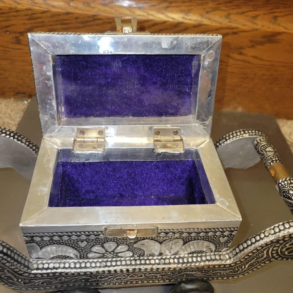 Vintage India Silver Tone Elephant Carriage Jewelry Box Trinket Box Velvet Lined
